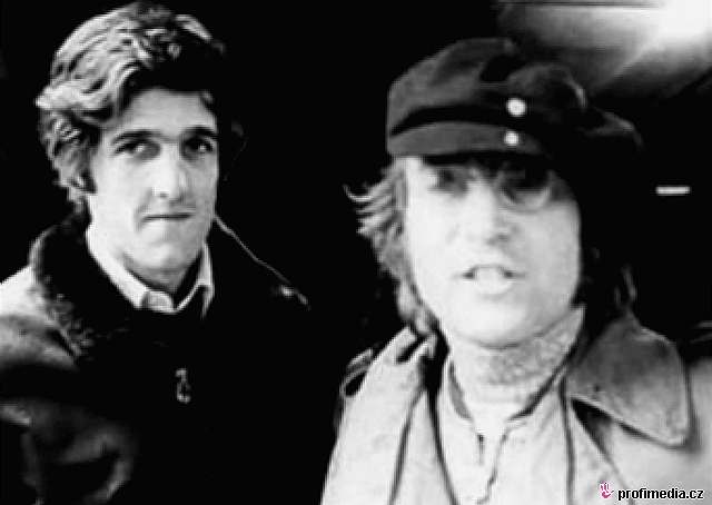 Fotografie Johna Lennona vznikla 26. listopadu 1980 v New Yorku, tedy nkolik málo dní ped Lennonovou smrtí.
