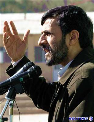 Ahmadíneád by se rád utkal s Bushem v televizi.