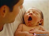 U kojenc vede sníená funkce títnice a k mentálnímu postiení, proto se kadý novorozenec na hladiny hormon títné lázy testuje.