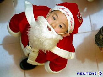 nskmu chlapci se v anghaji zalbil odv Santa Clause