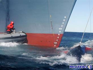Greenpeace zasahuj proti japonskm velrybm.