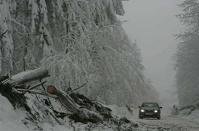 V noci na sobotu napadne na horách a 30 centimetr nového snhu. Ilustraní foto.