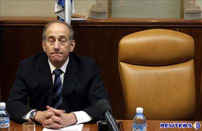 Izraelský premiér Ehud Olmert elí domácímu tlaku kvli válce v Libanonu.