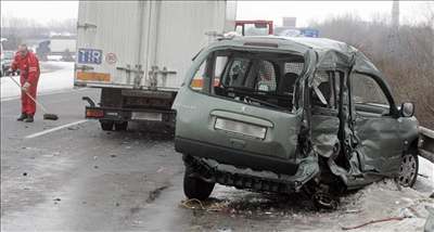 Mnoho dopravních nehod koní smrtí. Ilustraní foto.