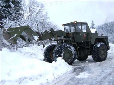 Vojáci odklízeli naposledy sníh na Jesenicku a Vsetínsku bhem lednové kalamity.