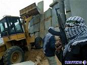 Palestintí ozbrojenci nií hraniní ze oddlující pásmo Gazy a Egypt