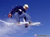 Snowboardista neml helmu. Ilustraní foto.