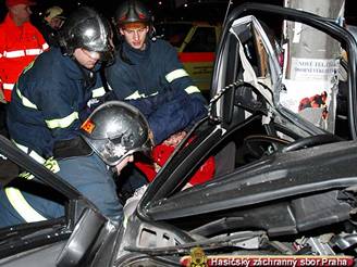 Nehoda BMW v Sokolovsk ulici