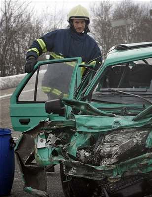 idi favoritu ani jeho spolujezdci podle policie nebyli pipoutaní. (16. ledna 2006)