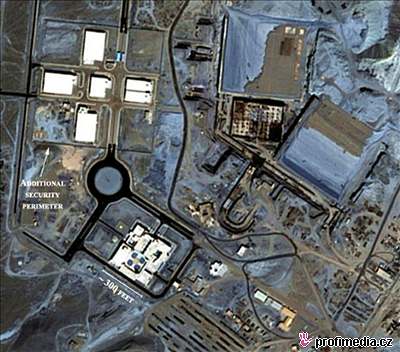 Íránské jaderné zaízení v Natanzu. S výrobou bomby prý Íránci pestali u v roce 2003.