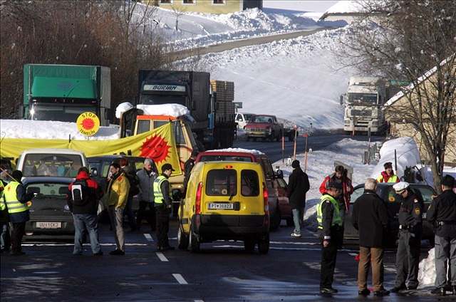 Rakoutí aktivisté opt zablokovali hraniní pechod v Dolním Dvoiti.