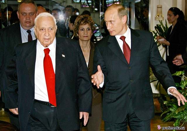 Ariel aron a ruský prezident Vladimir Putin na jare 2005