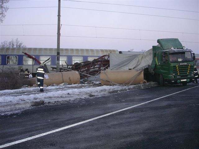 Sráka rychlíku s kamionem na Tachovsku