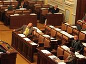 Snmovna bude hlasovat o dve Topolánkov vlád.