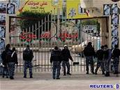 Palestintí policisté obsadili v Gaze budovu parlamentu.