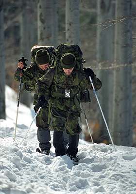 Extrémní armádní závod Winter Survival.