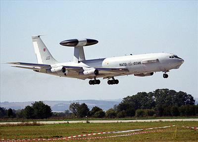 Letoun alianního systému vasné výstrahy AWACS.