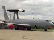Letoun vasné výstrahy AWACS E-3D na základn ve Waddingtonu.