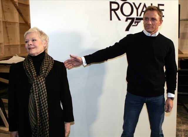 Herec Daniel Craig a Judi Denchová v Praze - Nový James Bond Daniel Craig a...