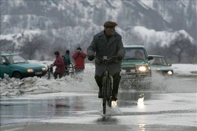 Hladiny ek stoupnou a na tetí stupe povodové aktivity. Ilustraní foto