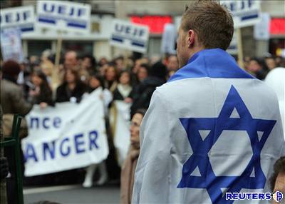 Francouzi vyli do ulic na protest proti antisemitismu