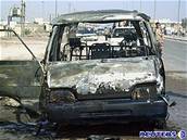 Minibus po výbuchu na autobusovém nádraí v irácké Hille.