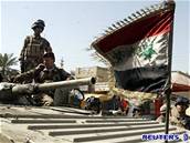 Irátí vojáci v Bagdádu. Do jejich ad chtlo proniknout nkolik stovek stoupenc Al-Kajdy. Ilustraní foto.