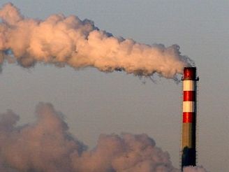 Prmysl bude potebovat více povolenek na emise, tvrdí íman
