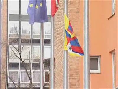 Kvli technickým problémm vlajka Tibetu v Beclavi opt nezavlaje