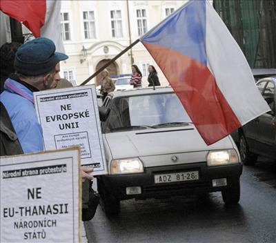 Protest nacionalist z Národní strany. 