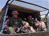 etí vojáci chrání provinní rekonstrukní tým ve Fajzabádu na severovýchod Afghánistánu.