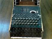 Turing se podílel i na rozlutní ifry stroje Enigma
