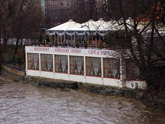 Restaurace na Steleckm ostrov v roce 2006