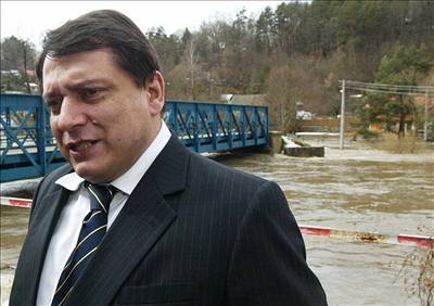 Jií Paroubek viní z nedostateného zabezpeení Ústí nad Labem primátora Gandalovie.