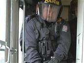 Cviení plzeské policie na zásah ve vlaku