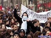 Do ulic francouzských mst vyly i v úterý tisíce lidí