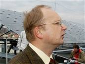 Ministr Ambrozek si prohlíí solární elektrárnu v Brn.