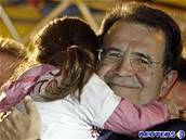 Romano Prodi ohlásil vítzství italské levice v parlamentních volbách. Pravice to zpochybuje.