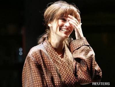 Julia Robertsová pi svém hereckém debutu na newyorské Broadwayi. (19. dubna 2006)