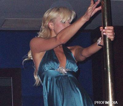 Paris Hiltonová pedvedla svému píteli k narozeninám striptýz u tye