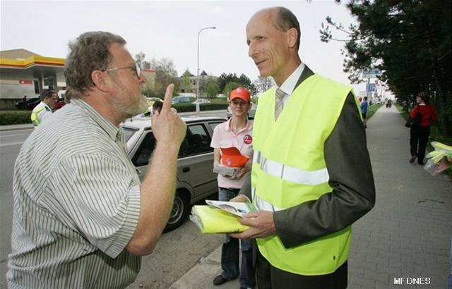 V ulicích Brna informoval ministr imonovský idie o zmnách v silniním zákon.