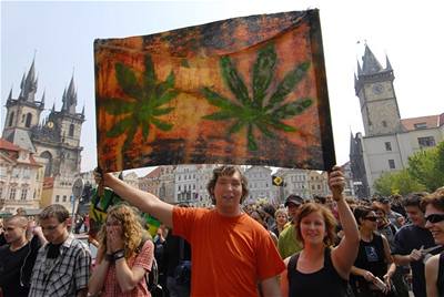 Úastníci demonstrace Million Marihuana March v Praze.