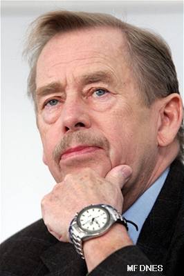 Dramatik a bývalý prezident Václav Havel se postavil proti plánu ministerstva kultury, který by znamenal konec samostatného Divadelního ústavu.