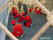 Vzni ijí na Guantánamu asto v nelidských podmínkách.