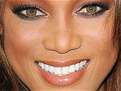 Topmodelka Tyra Banksová si zapomnla oholit knírek