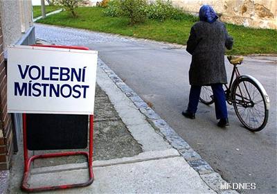 Sympatizanti KDU-SL vidí jako nejvhodnjí termín pedasných voleb pítí rok na jae. Ilustraní foto.