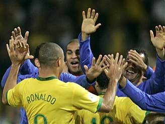 Japonsko - Brazílie: Ronaldo slaví gól