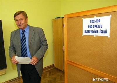 V Mikulov volil bývalý éf KSM Grebeníek.