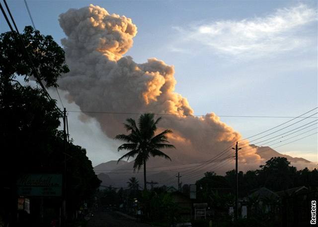 Prvními dvma obmi sopky Merapi jsou dva dobrovolníci, kteí pomáhali s evakuací.