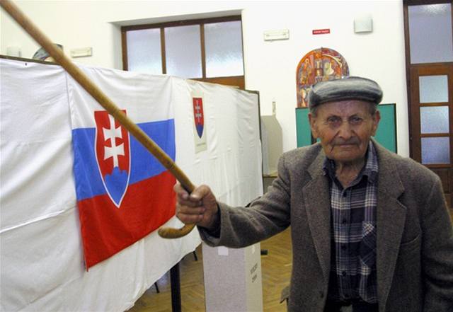 Vítzem voleb se stala strana Smr Roberta Fica.